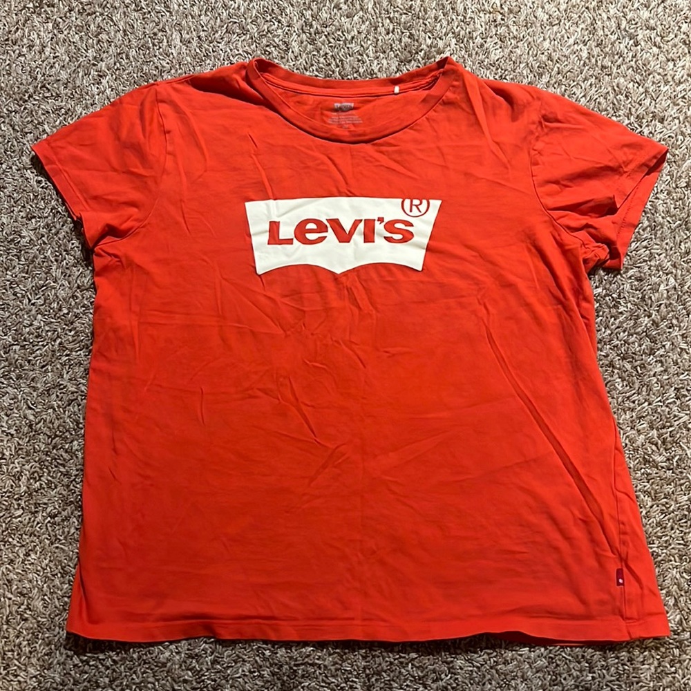 red levi’s woman’s tee